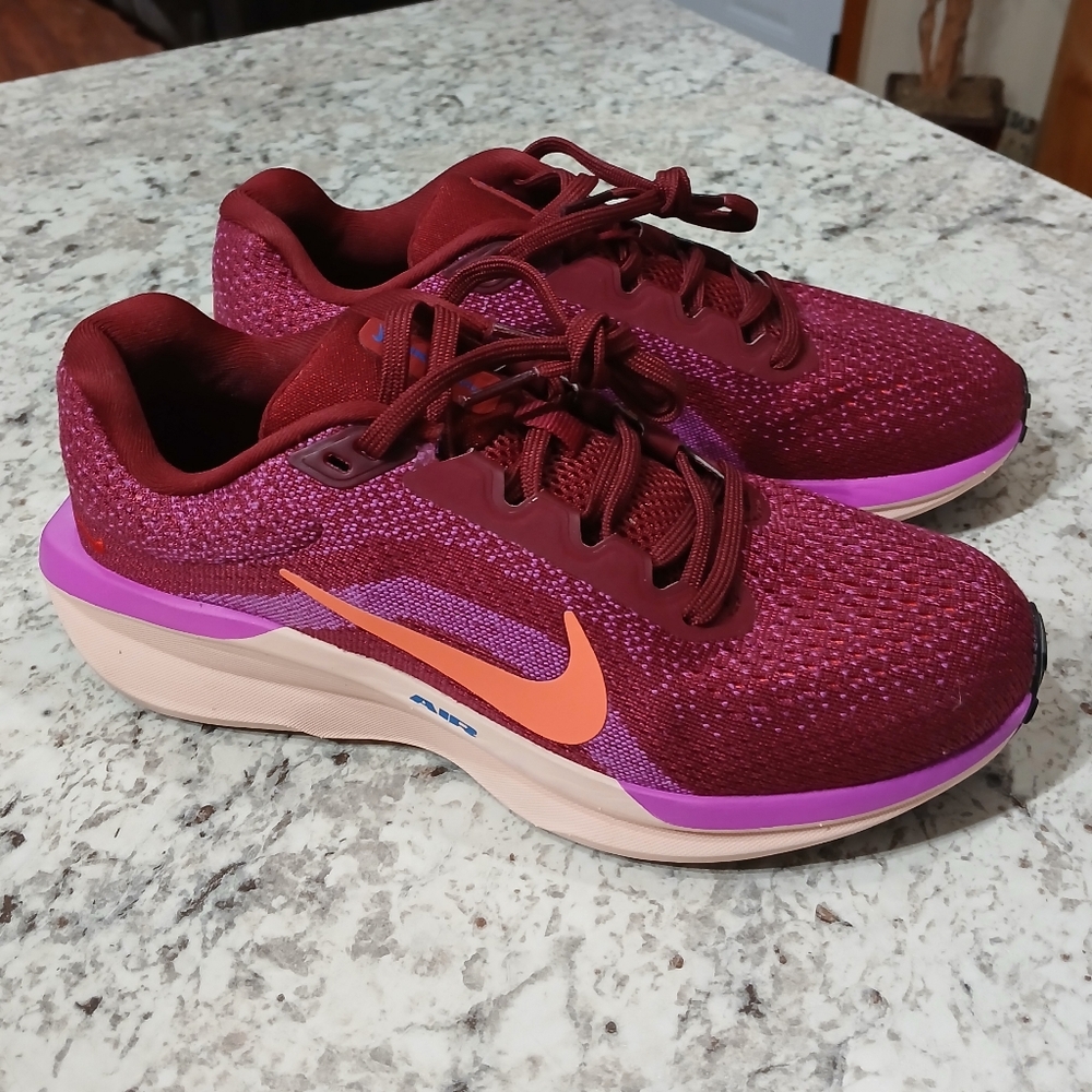 Nike Women's Winflo 11